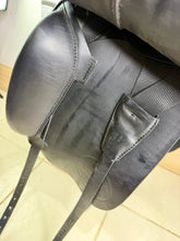Load image into Gallery viewer, 16 1/2” MW Farrington Centreline Dressage Saddle - Black