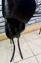 Load image into Gallery viewer, 17” Medium Kieffer Wien DL Dressage Saddle - Black