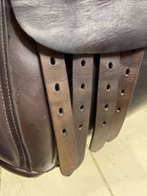 Load image into Gallery viewer, 17 1/2” Wide Paul Jones Working Hunter Saddle -Brown- Suede Seat &amp; Knees
