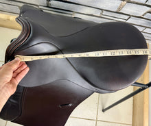 Load image into Gallery viewer, 16 1/2” Medium Colt Saddlery WH Saddle -Brown- Show Hack/ROR
