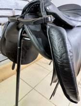 Load image into Gallery viewer, 17” Wide Trapezius Panel Saddle - Black