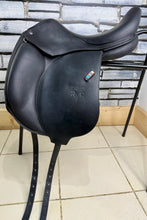 Load image into Gallery viewer, 17 1/2” MW Voltaire Adelaide Monoflap 2023 Dressage Saddle - Black