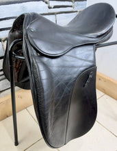 Load image into Gallery viewer, 18” 29.5/MW Stubben Romanus Show/Working Hunter Saddle - Brown