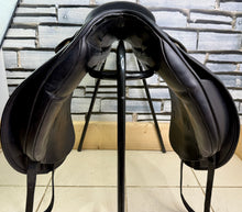 Load image into Gallery viewer, 17 1/2” MW-Wide Albion Legend K2 Dressage Saddle - Black