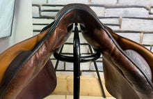 Load image into Gallery viewer, 17 1/2” 28 (MN) Stubben Siegfried C.S. Jump Saddle - Brown