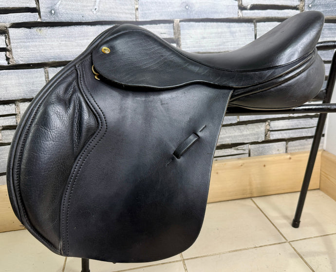 17 1/2” Wide Black Country Ricochet High Wither Jump Saddle - Black