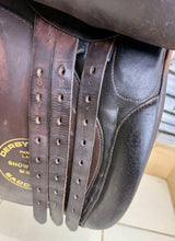 Load image into Gallery viewer, 17” Wide Palaton Derby House Show Ring Mark II Working Hunter Saddle - Brown