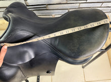 Load image into Gallery viewer, 17 1/2” MW Amerigo Classic Dressage Saddle - Black