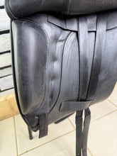 Load image into Gallery viewer, 17 1/2” Medium Albion Platinum Ultima Genesis Dressage Saddle - Black