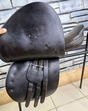 Load image into Gallery viewer, 16 1/2” Medium Nelson Pessoa Jump Saddle - Black
