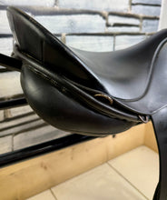 Load image into Gallery viewer, 17” MN GFS Medium-Narrow English GP Saddle - Black