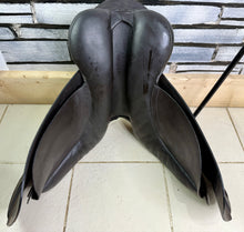 Load image into Gallery viewer, 18” Wide Black Country Working Hunter Saddle - Brown