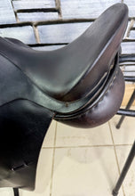 Load image into Gallery viewer, 17 1/2” Wide Albion SLK Ultima Dressage Saddle - Brown