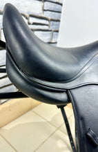 Load image into Gallery viewer, 17” MW Voltaire Adelaide Monoflap Dressage Saddle - Black