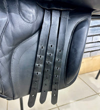 Load image into Gallery viewer, 17 1/2” Wide Ideal International Event Saddle - Black