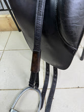 Load image into Gallery viewer, 17 1/2” Wide Orthoflex Panel Saddle - Black