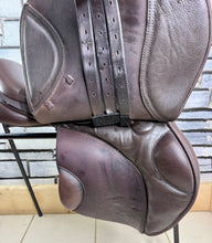 Load image into Gallery viewer, 17 1/2” MW Winners Circle Jump Saddle - Brown