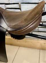 Load image into Gallery viewer, 17 1/2” Wide Ideal VSD/WH English Saddle - Brown - Working Hunter Cob - Part Suede