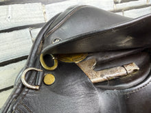 Load image into Gallery viewer, 17” Medium Morris &amp; Nolan Close Contact Jumping Saddle - Brown