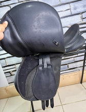 Load image into Gallery viewer, 17” XW/Changeable Gullet Wintec 2000 GP Saddle - Black