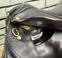 Load image into Gallery viewer, 17” XW/Changeable Gullet Bates Caprilli GP Saddle - Black