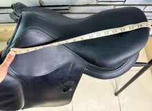 Load image into Gallery viewer, 17 1/2” MW Devoucoux Socca Jump Saddle - Black