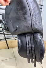 Load image into Gallery viewer, 17 1/2” XW M&amp;J Saddlery English GP Cob Saddle - Black