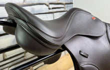 Load image into Gallery viewer, 17 1/2” MW/Changeable Gullet Kent &amp; Masters S Series Jump Saddle - Brown