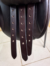 Load image into Gallery viewer, 15 1/2” XW Extra Wide Fylde Hayden Show/Working Hunter Saddle -Brown- Suede Top
