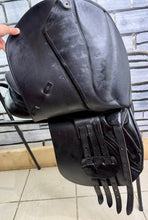 Load image into Gallery viewer, 17 1/2” Medium Albion Selecta GP Saddle -Black- Changeable Knee Pads