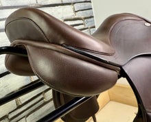 Load image into Gallery viewer, 17 1/2” MW Winners Circle Jump Saddle - Brown