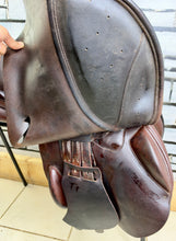 Load image into Gallery viewer, 16”-16 1/2” Medium (33) Prestige Roma Jump Saddle - Brown