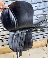 Load image into Gallery viewer, 17” MN GFS Medium-Narrow English GP Saddle - Black