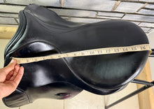 Load image into Gallery viewer, 17” XW Morris &amp; Nolan WH Working Hunter Saddle - Black - Extra Wide