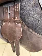 Load image into Gallery viewer, 17” MW Frank Baines Jump Saddle - Brown