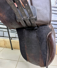 Load image into Gallery viewer, 17 1/2” MN Humphries &amp; Swain Holistic Saddlery GP/Jump Saddle - Brown