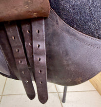 Load image into Gallery viewer, 17” MW Frank Baines Jump Saddle - Brown