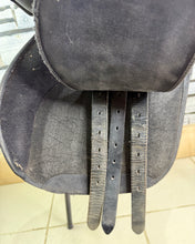 Load image into Gallery viewer, 17” Wide/Changeable Gullet Wintec 2000 GP Saddle - Black