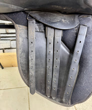 Load image into Gallery viewer, 17 1/2” XXW Thorowgood Griffin Cob GP Saddle - Black - Extra Wide - Flat Tree - 4 Straps