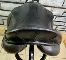 Load image into Gallery viewer, 16” Wide M&amp;J Saddlery English GP Pony Saddle - Black