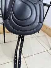 Load image into Gallery viewer, 17” MW/Changeable Gullet Premier Equine Monoflap Dressage Saddle - Black