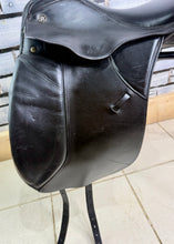 Load image into Gallery viewer, 17” Medium Kieffer Wien DL Dressage Saddle - Black