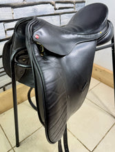 Load image into Gallery viewer, 17 1/2” Medium Albion SL Dressage Saddle - Black - Big Blocks