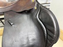 Load image into Gallery viewer, 17 1/2” Medium Black Country Wexford Jump Saddle - Brown