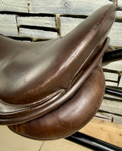 Load image into Gallery viewer, 17” MW-Wide Jeffries Falcon Hawk Event GP Saddle - Brown