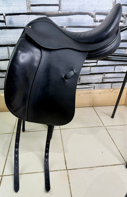 16 1/2” MW Farrington Centreline Dressage Saddle - Black