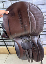 Load image into Gallery viewer, 17” Wide Farrington/Shires GP Saddle - Brown