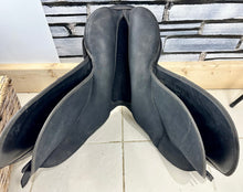Load image into Gallery viewer, 17” Wide Thorowgood Maxam GP Saddle - Black