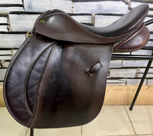 Load image into Gallery viewer, 17” Wide Farrington/Shires GP Saddle - Brown