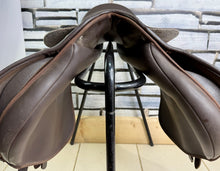 Load image into Gallery viewer, 15 1/2” MW/Changeable Gullet Wintec Pony GP Saddle - Brown